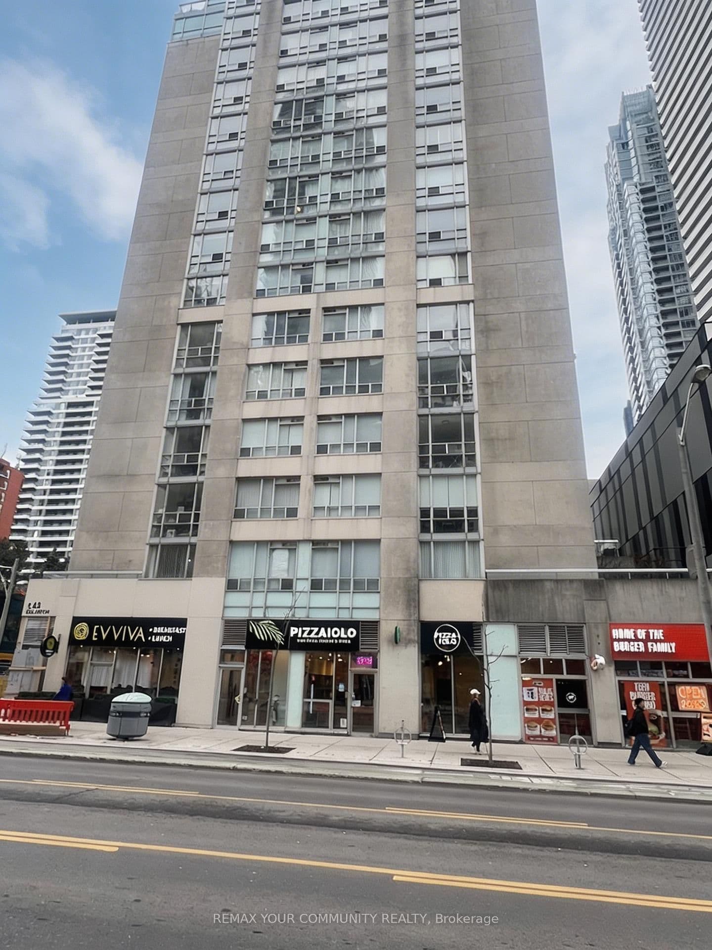 #705 - 43 Eglinton Avenue E