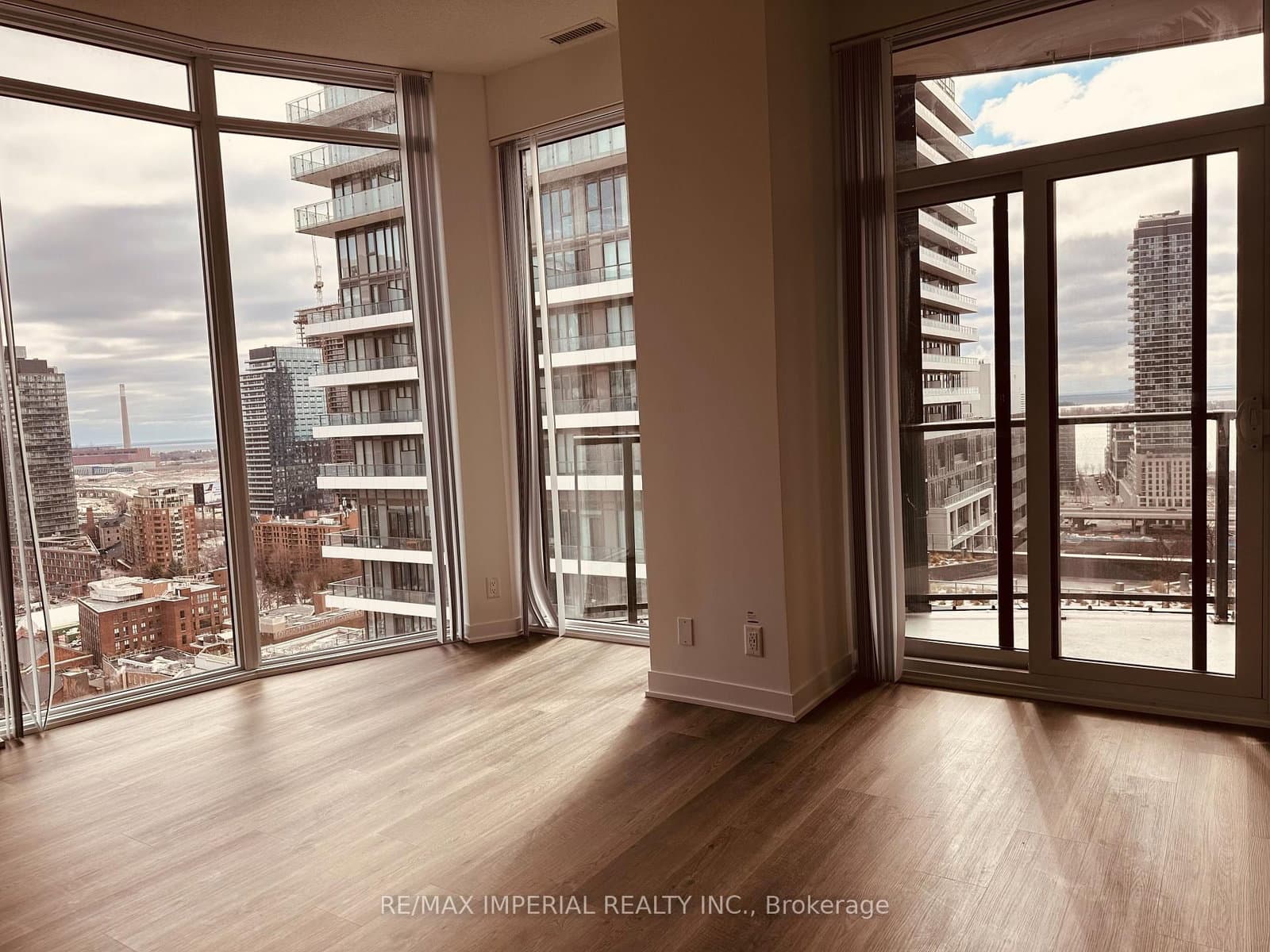 #2506 - 180 Front Street E