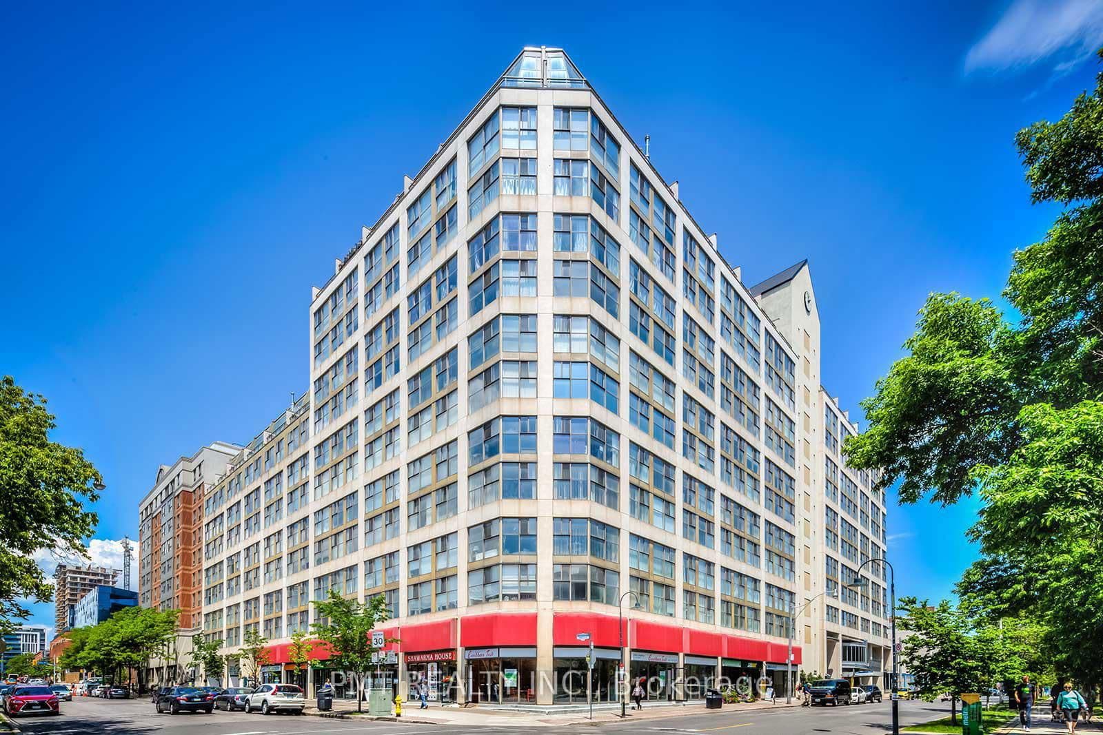 #418 - 222 The Esplanade