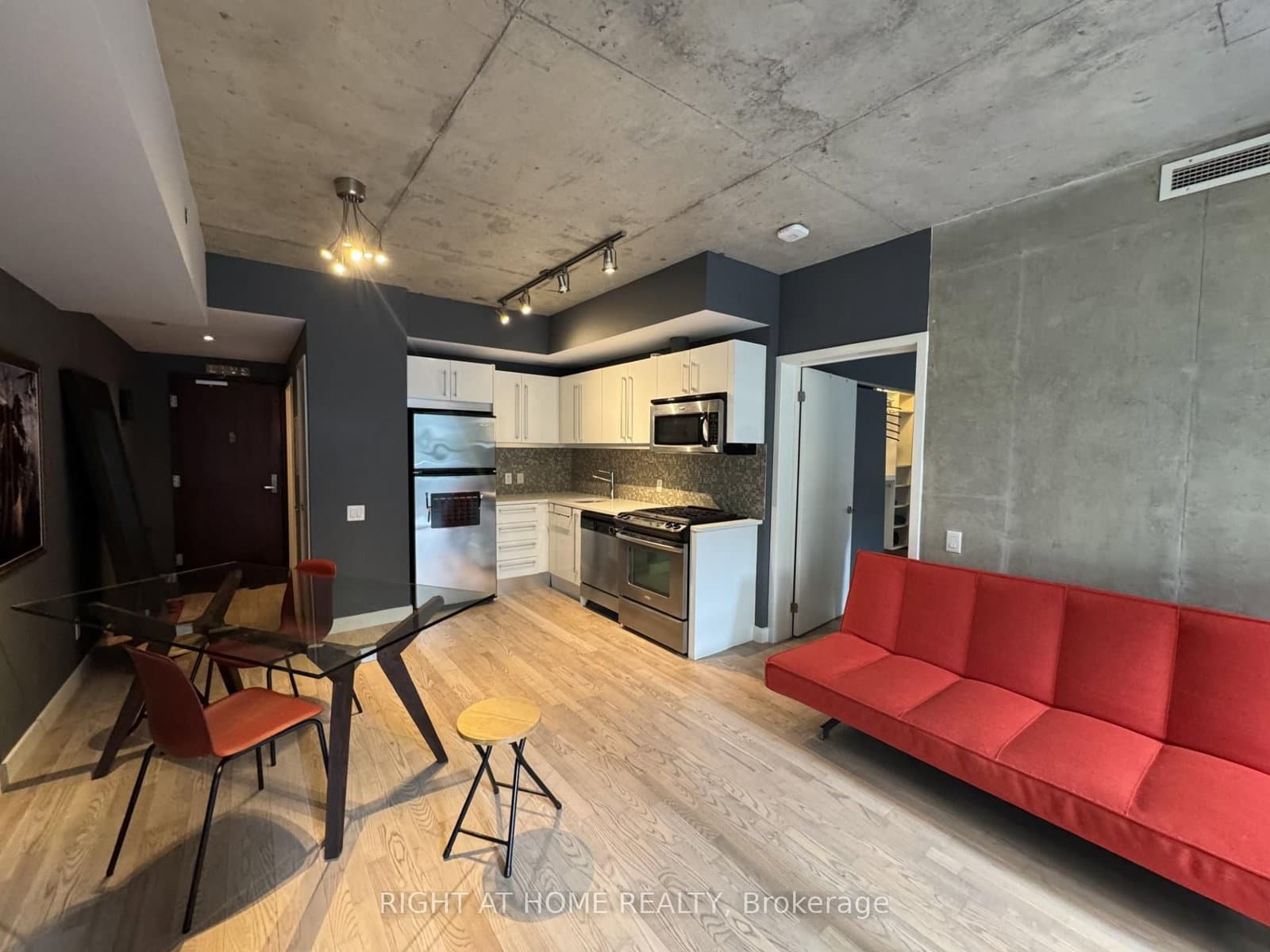 #413 - 25 Oxley Street