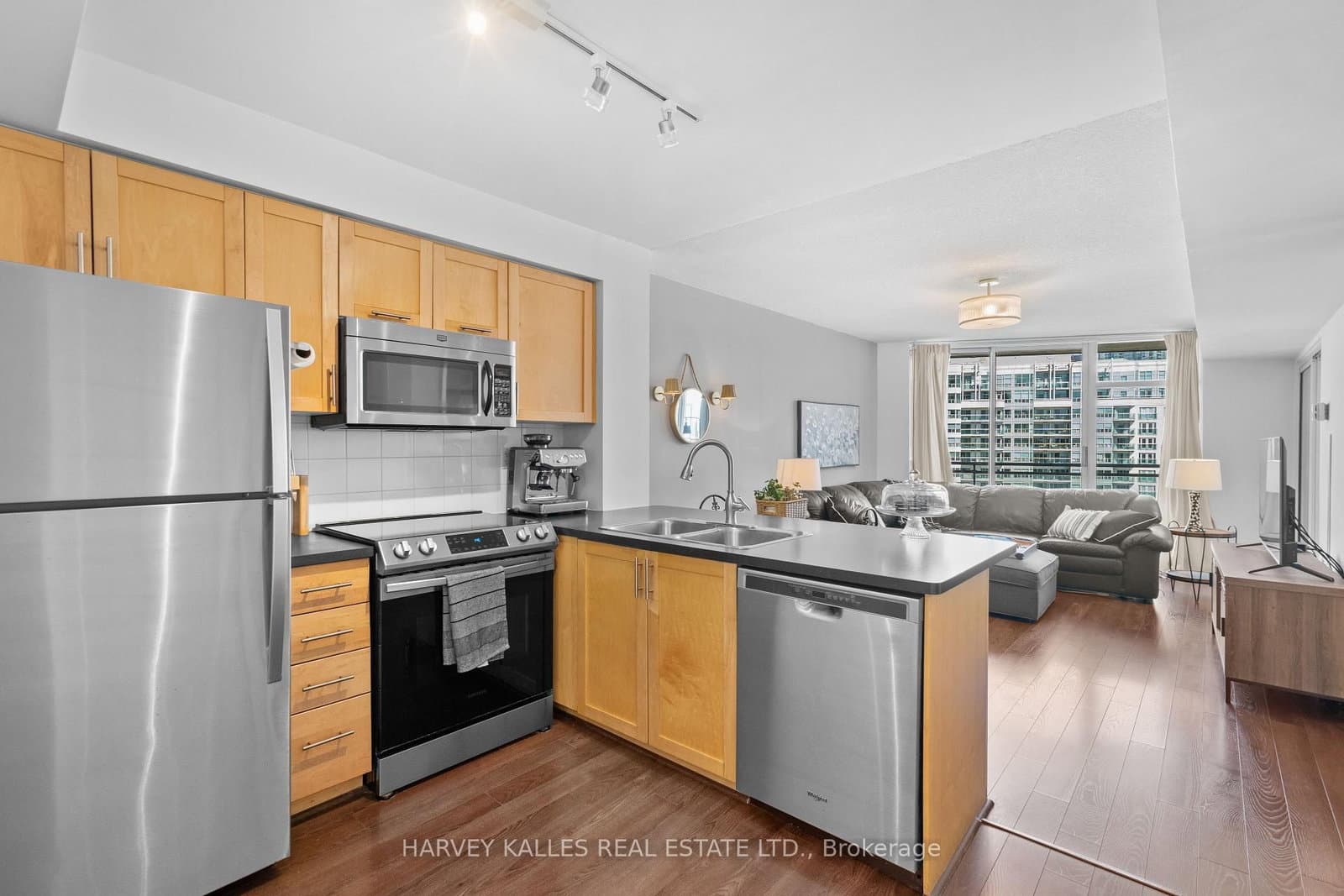 #803 - 650 Queens Quay W