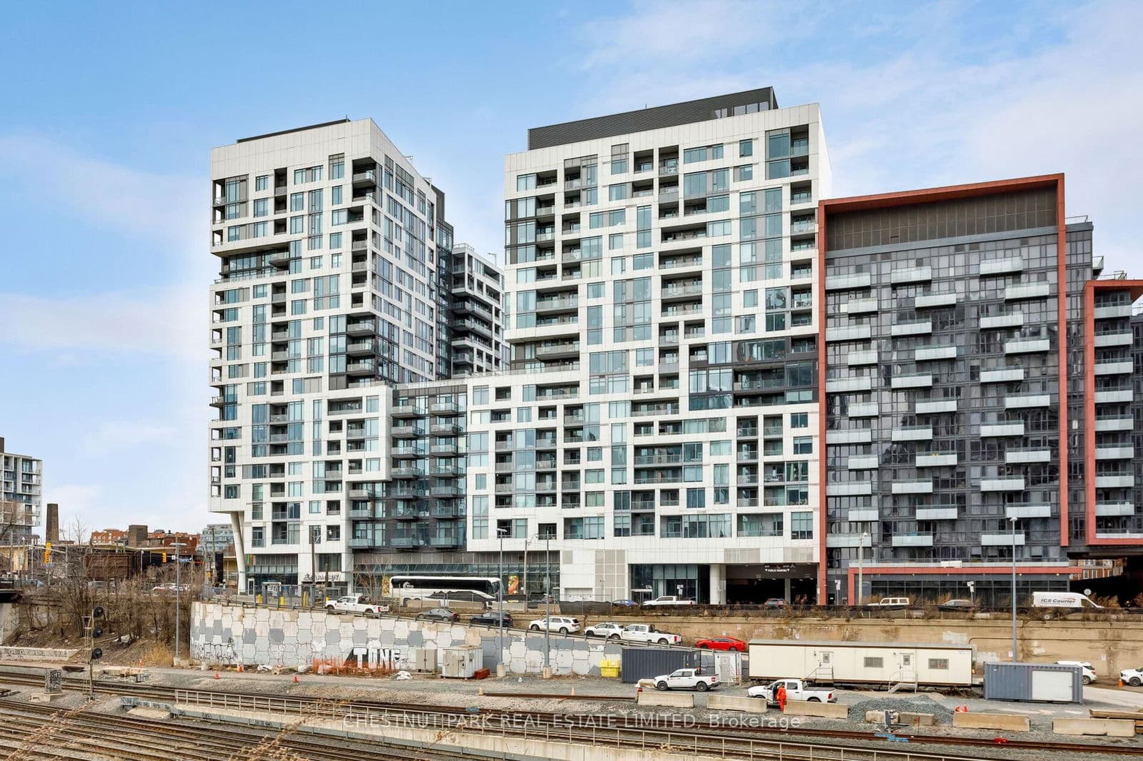 #721E - 576 Front Street W