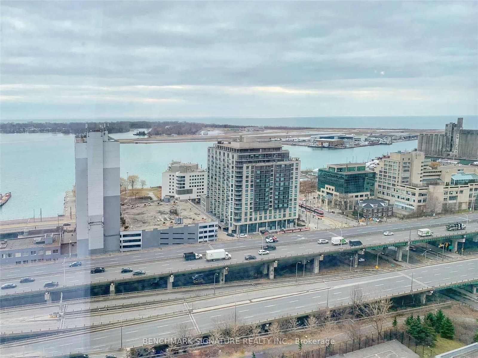 #2701 - 3 Navy Wharf Court