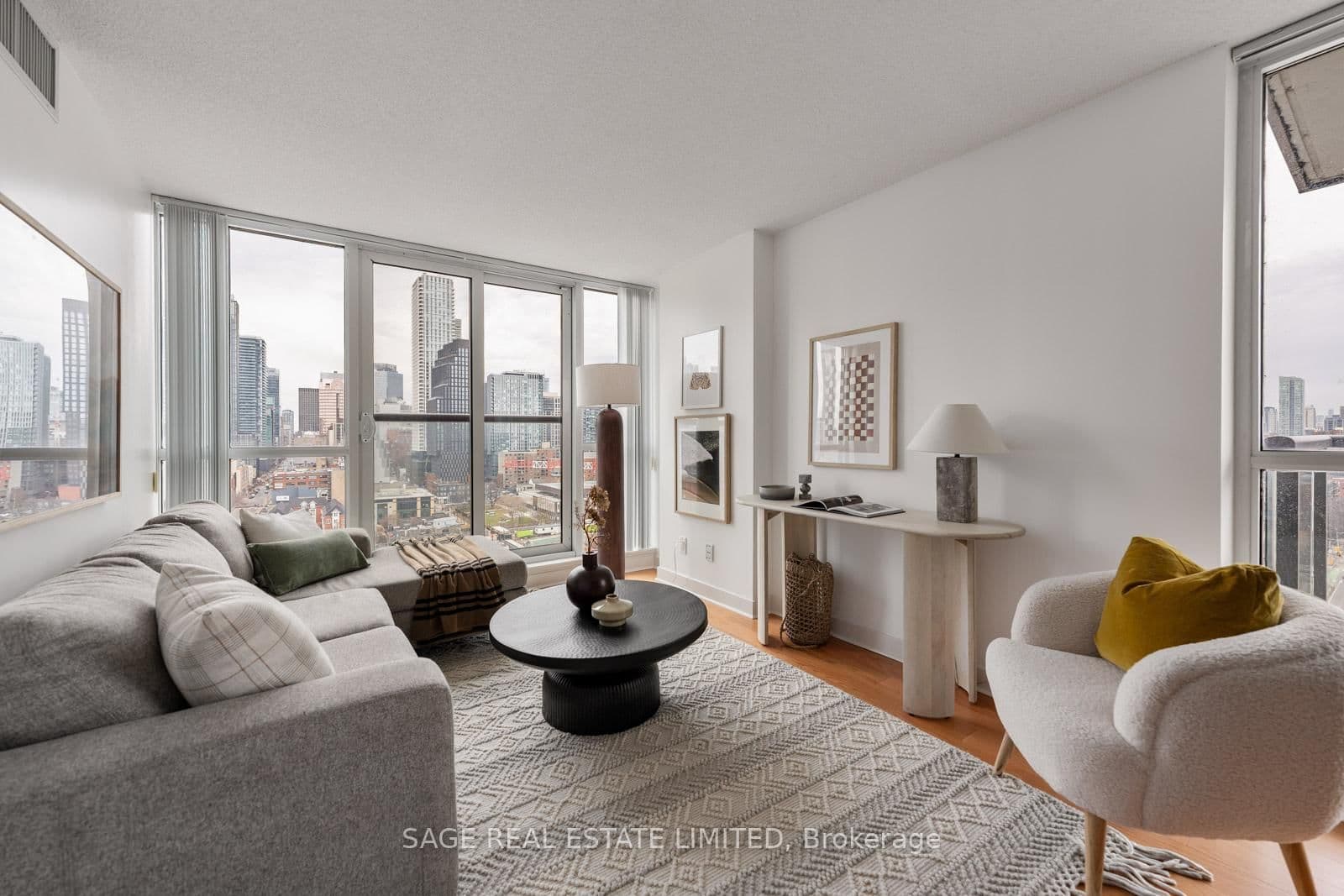 #LPH13 - 320 Richmond Street E