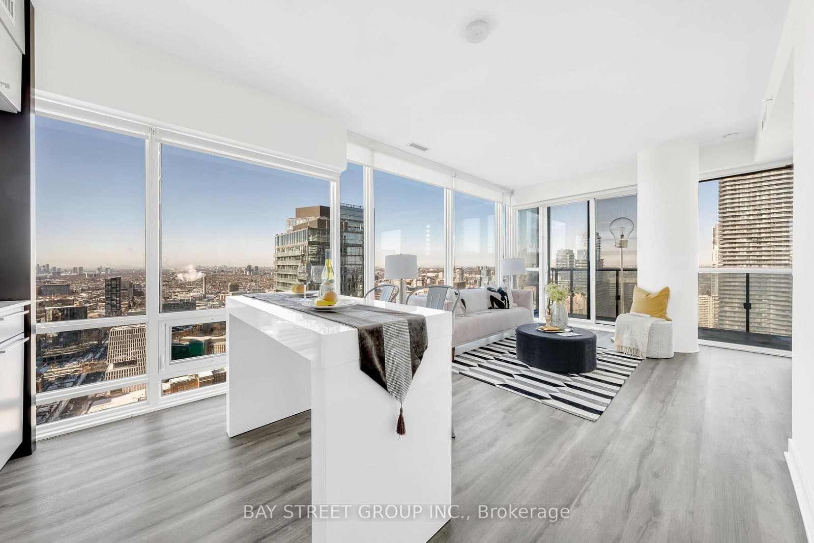 #4204 - 15 Grenville Street