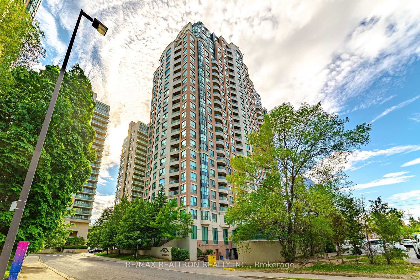 #LRG 7 - 7 Lorraine Drive