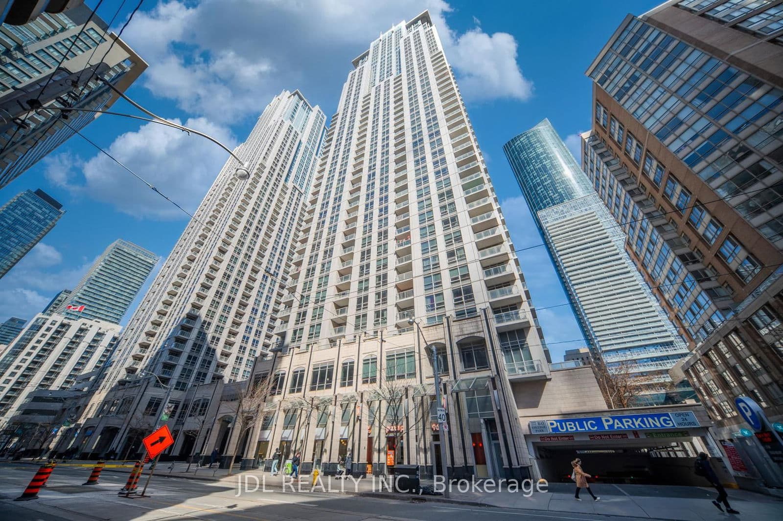 #1001 - 761 Bay Street