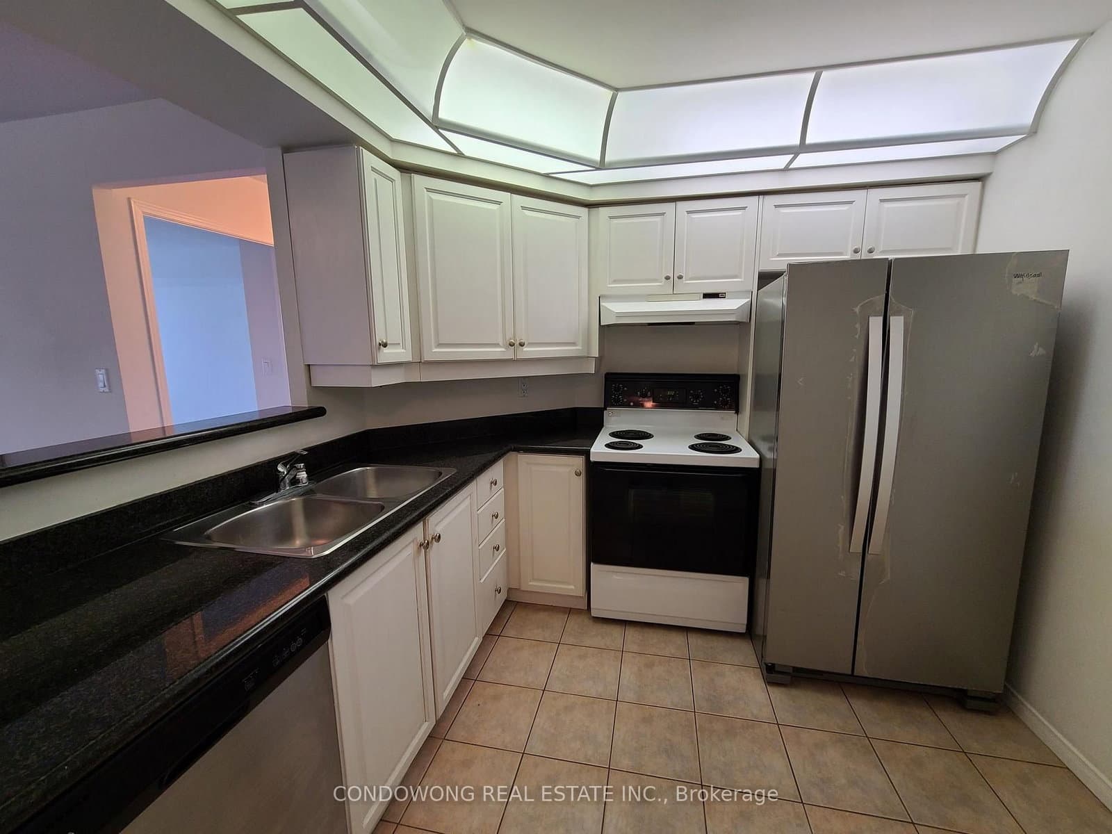 #909 - 38 Avoca Avenue