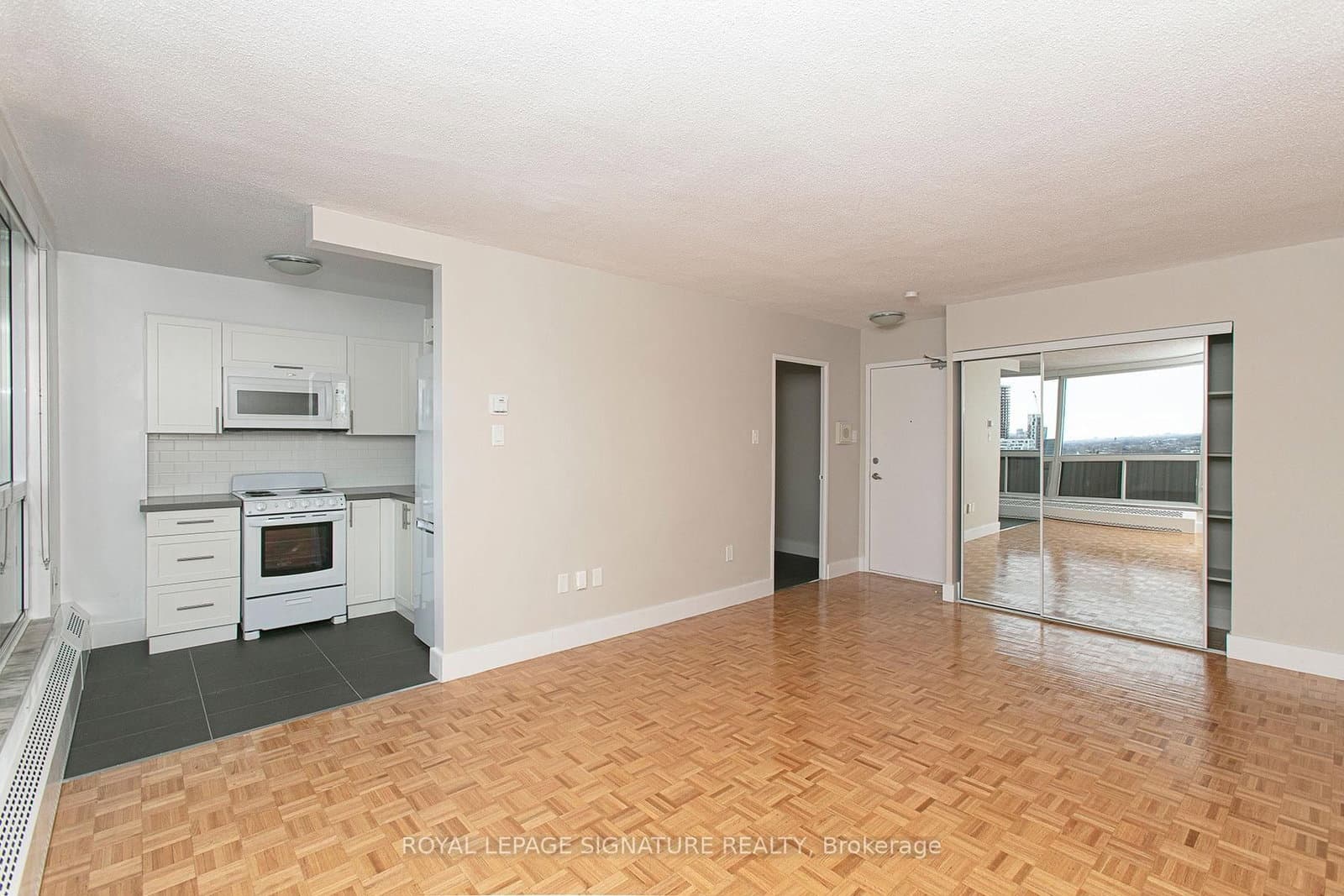 #2102 - 666 Spadina Avenue