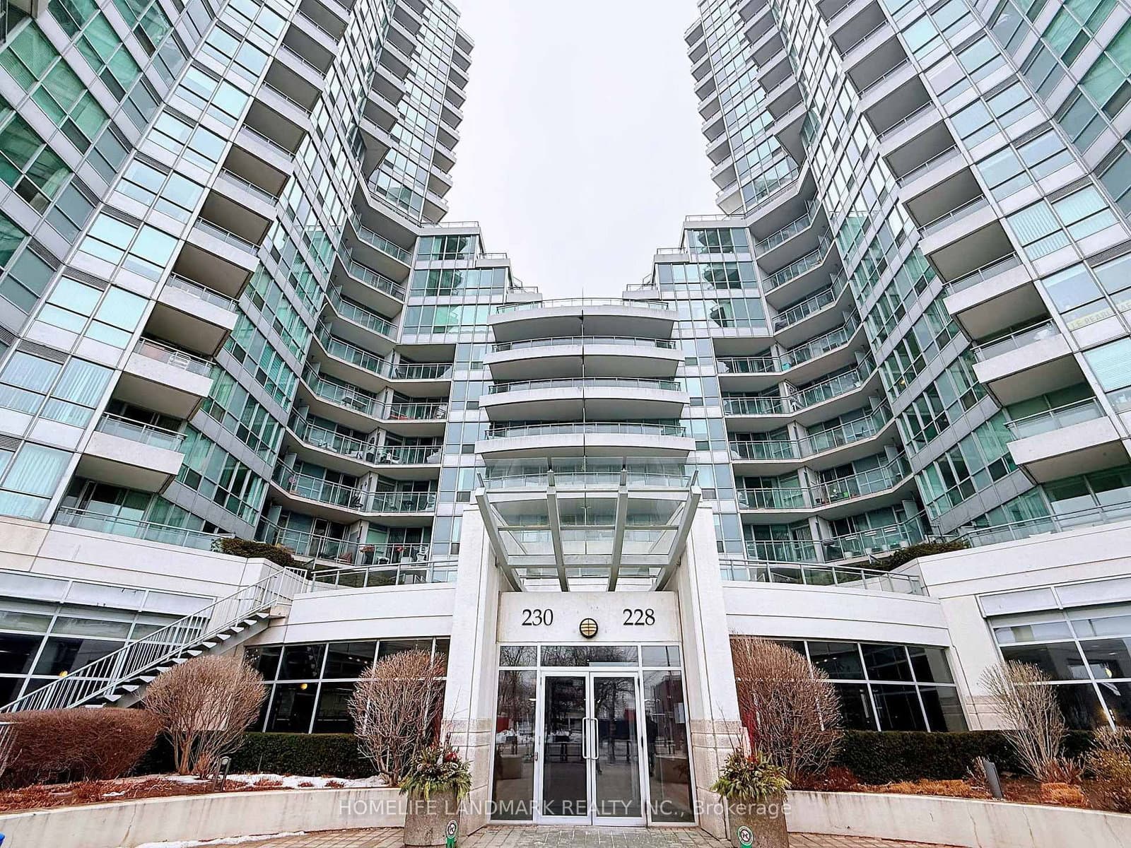 #727 - 230 Queens Quay W