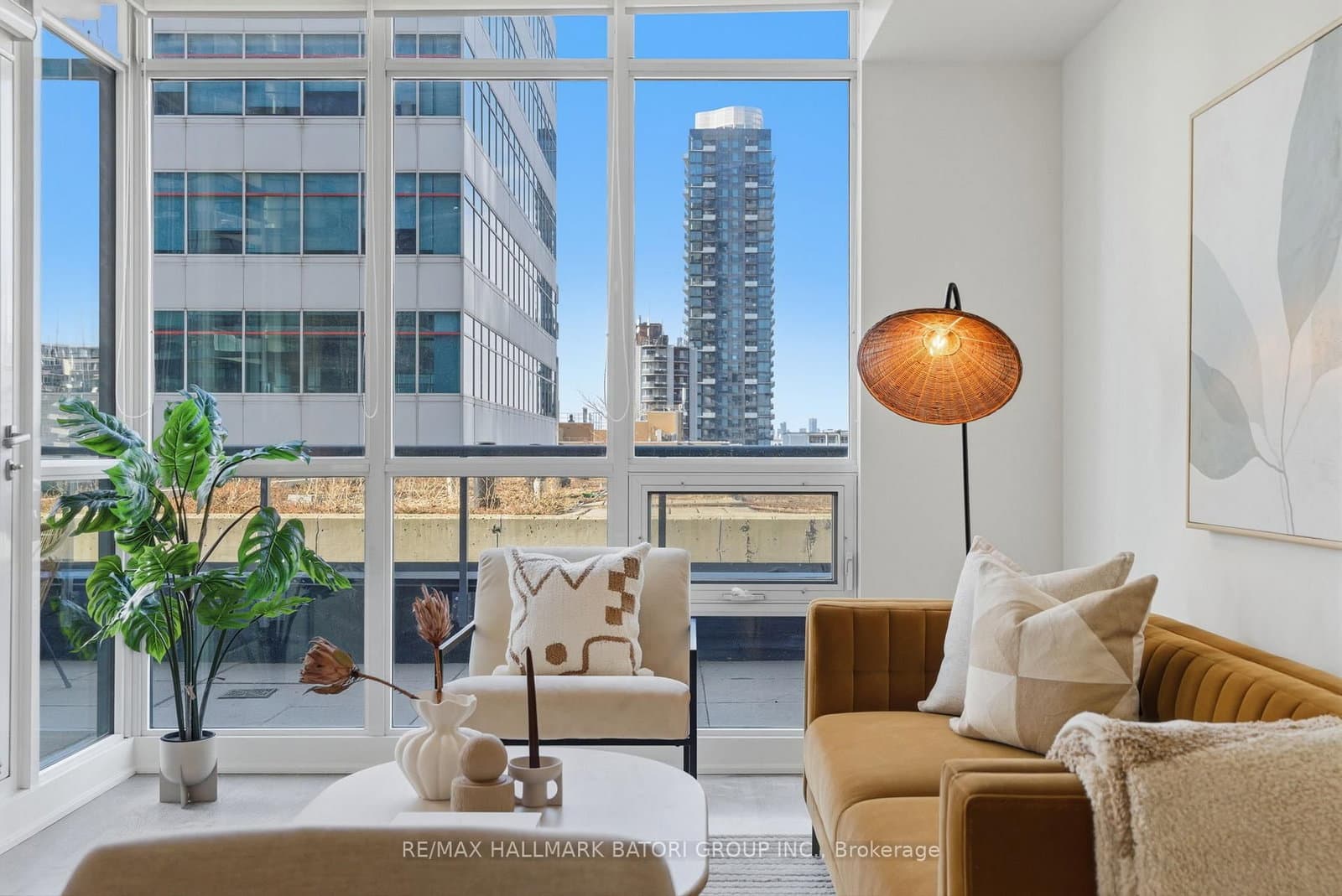 #706 - 30 Roehampton Avenue