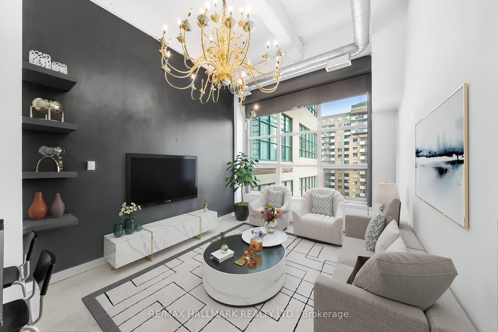 #401 - 135 Dalhousie Street