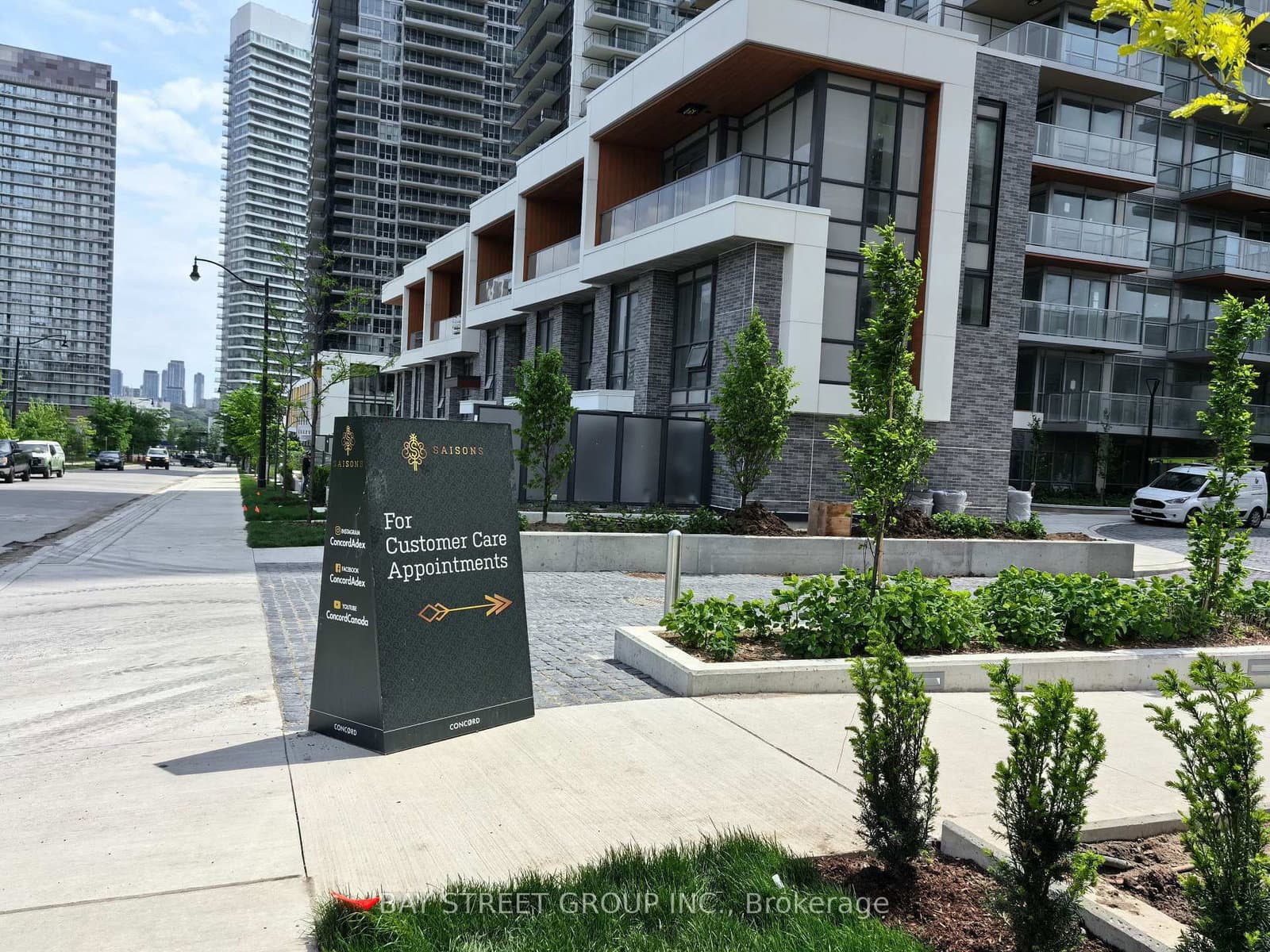 27 Mcmahon Drive, Unit 2702