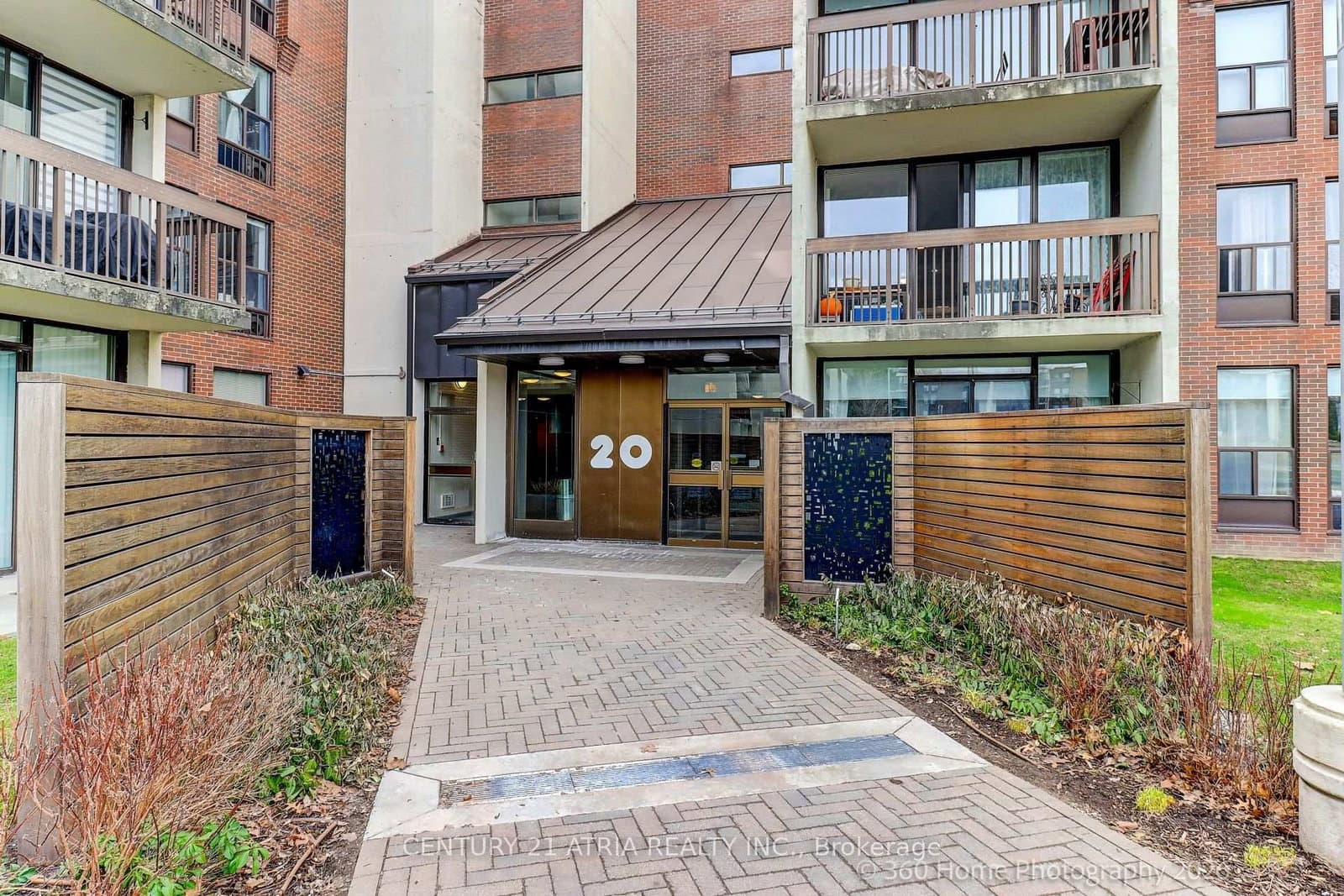 #513 - 20 Fashion Roseway