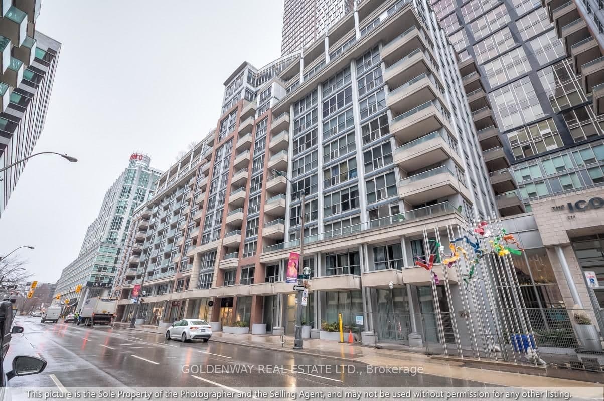 #708 - 270 Wellington Street W