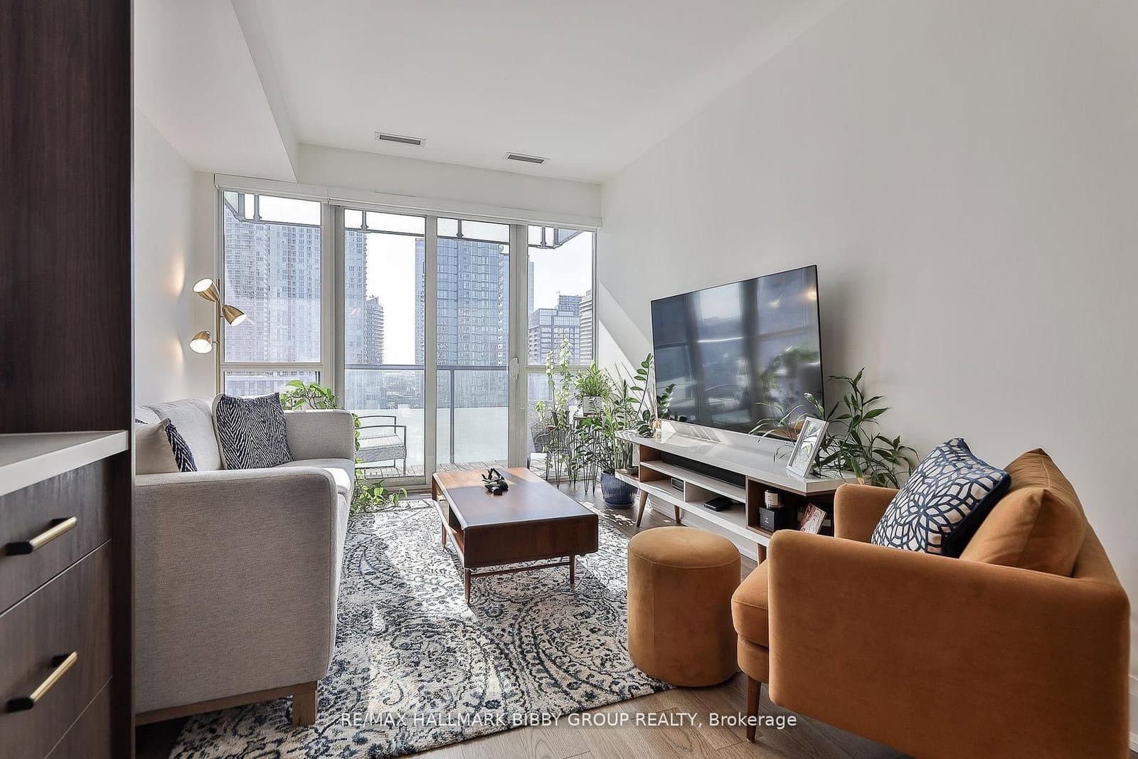 #1131 - 560 Front Street W