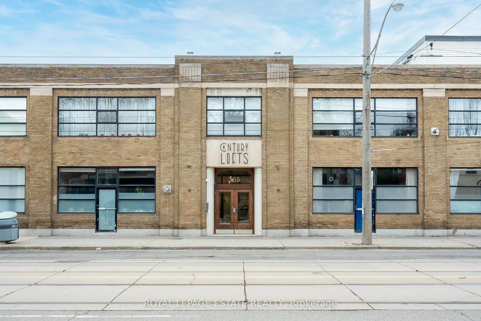 365 Dundas Street E, Unit 216