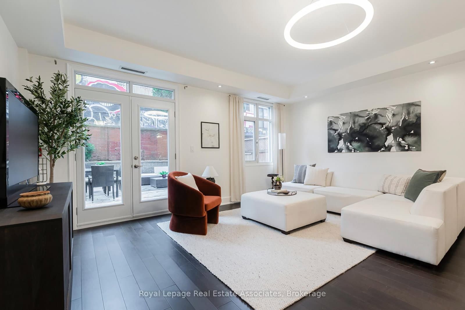 #Th103 - 500 Richmond Street W