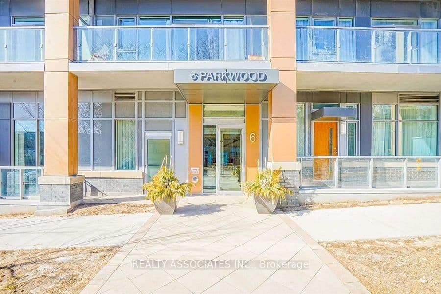 #307 - 6 Parkwood Avenue