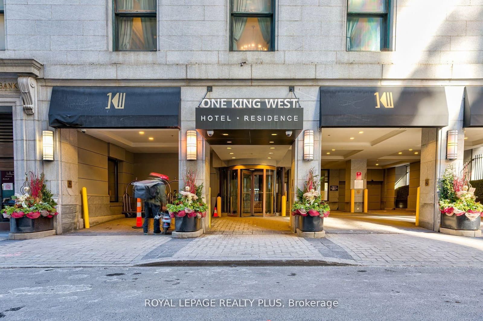 #1706 - 1 King Street W