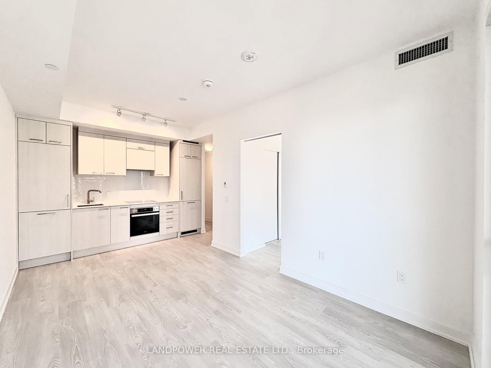 #1606 - 634 Church Street