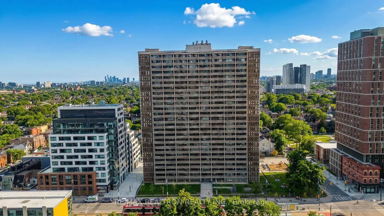 #315 - 666 Spadina Avenue