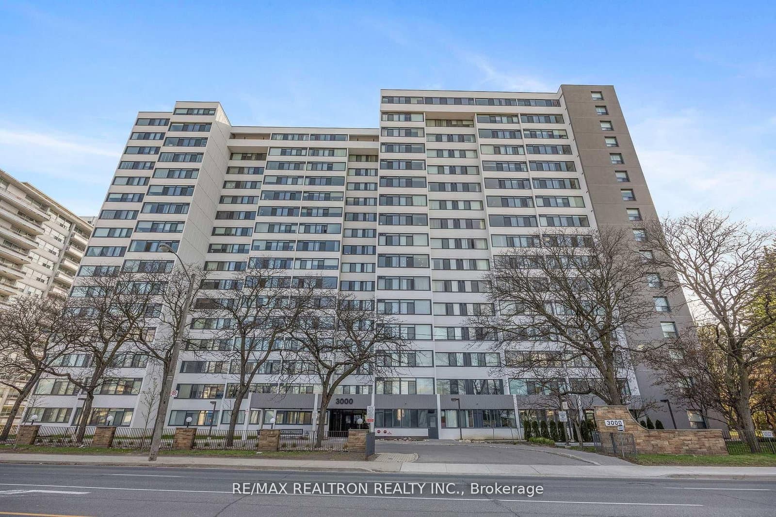 #601 - 3000 Bathurst Street