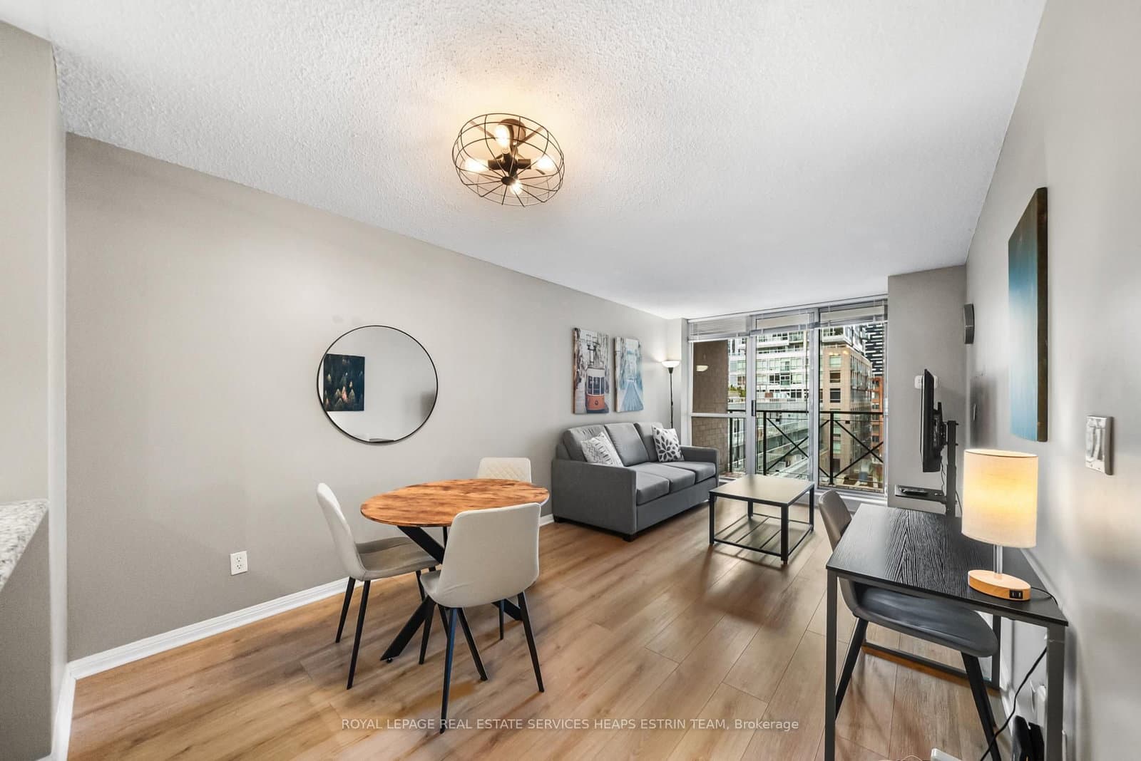 #702 - 140 Simcoe Street