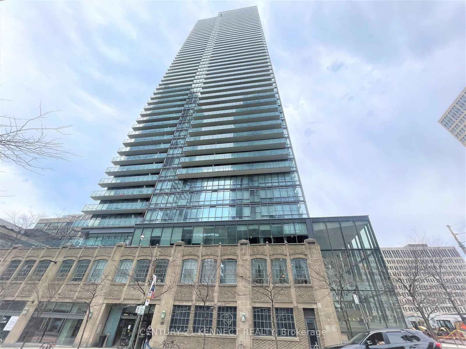 #608 - 832 Bay Street