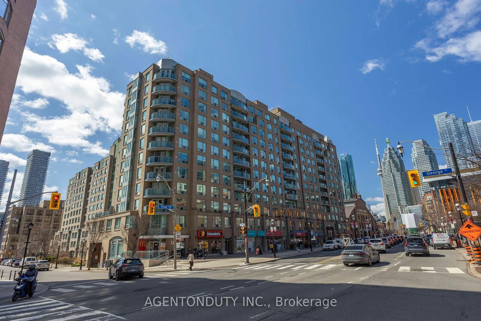 #516 - 109 Front Street E