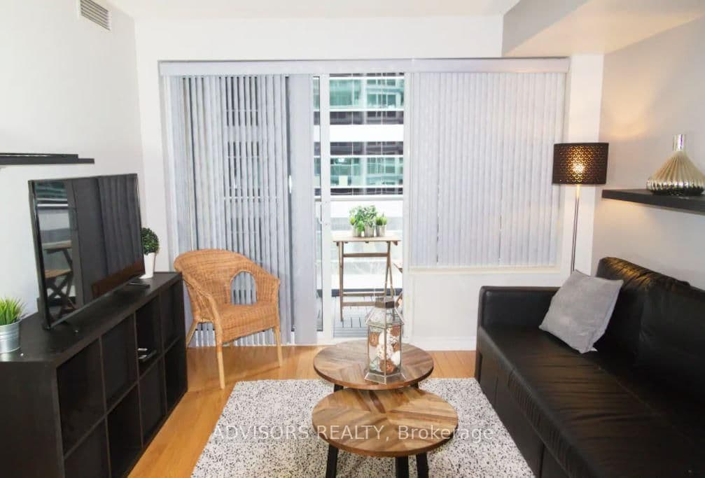 #413 - 270 Wellington Street