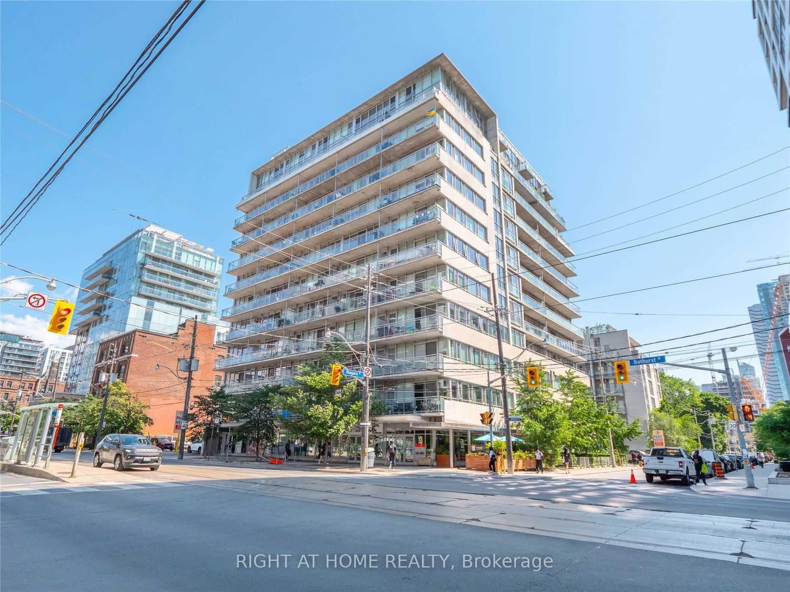 #808 - 38 Niagara Street