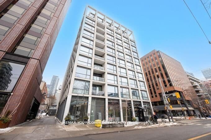 #PH11 - 39 Brant Street