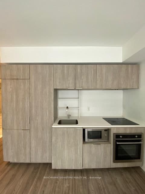 #603 - 77 Shuter Street