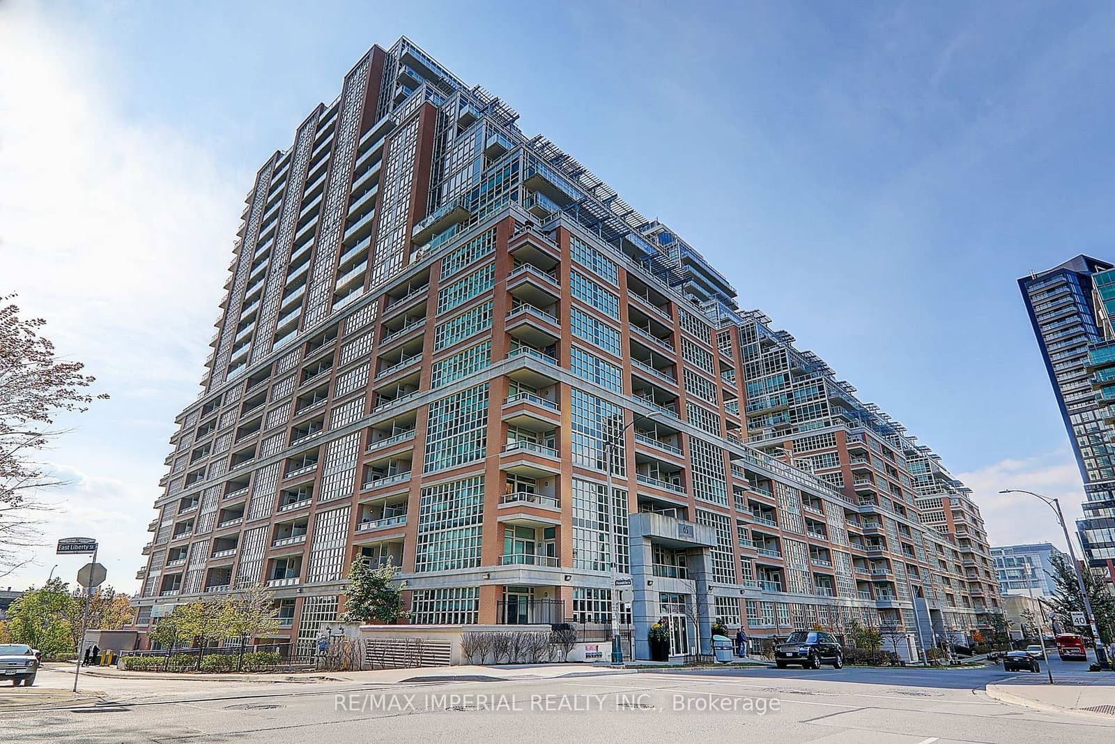 #417 - 65 East Liberty Street