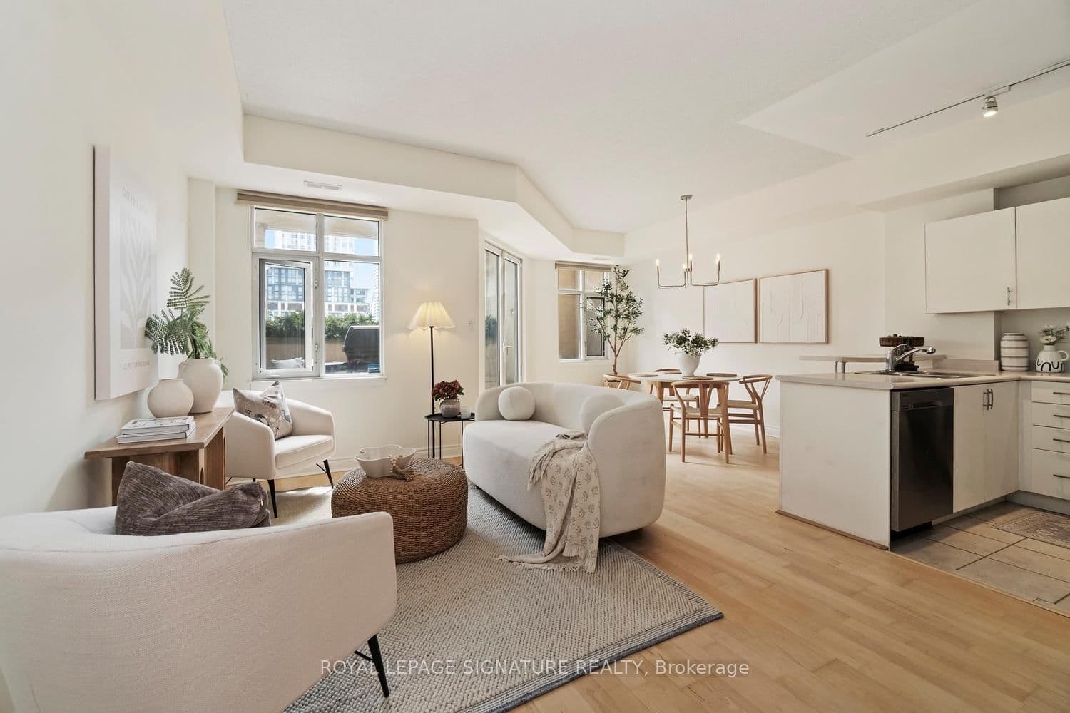 #207 - 550 Front Street W