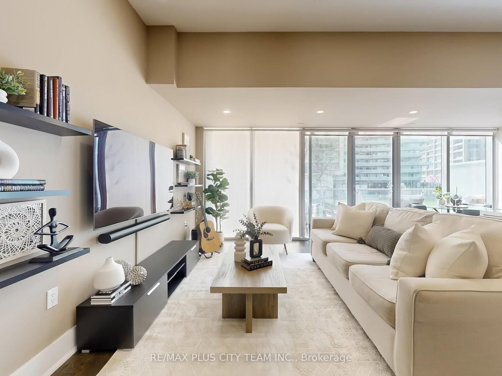 #202 - 39 Queens Quay E