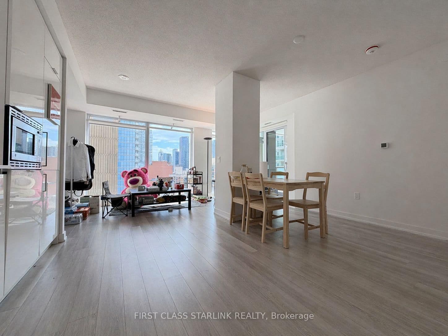 121 St Patrick Street, Unit 822