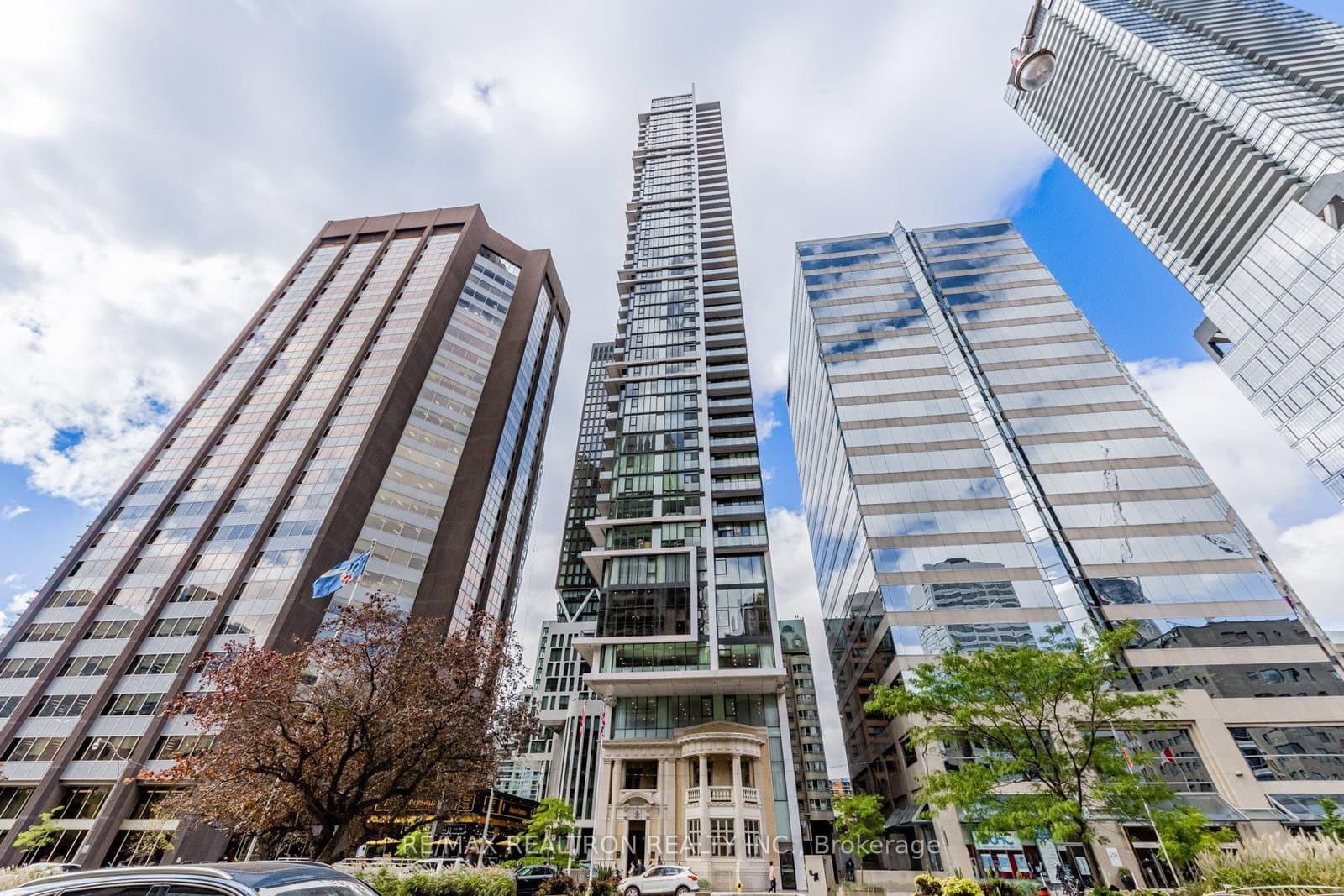 #905 - 426 University Avenue