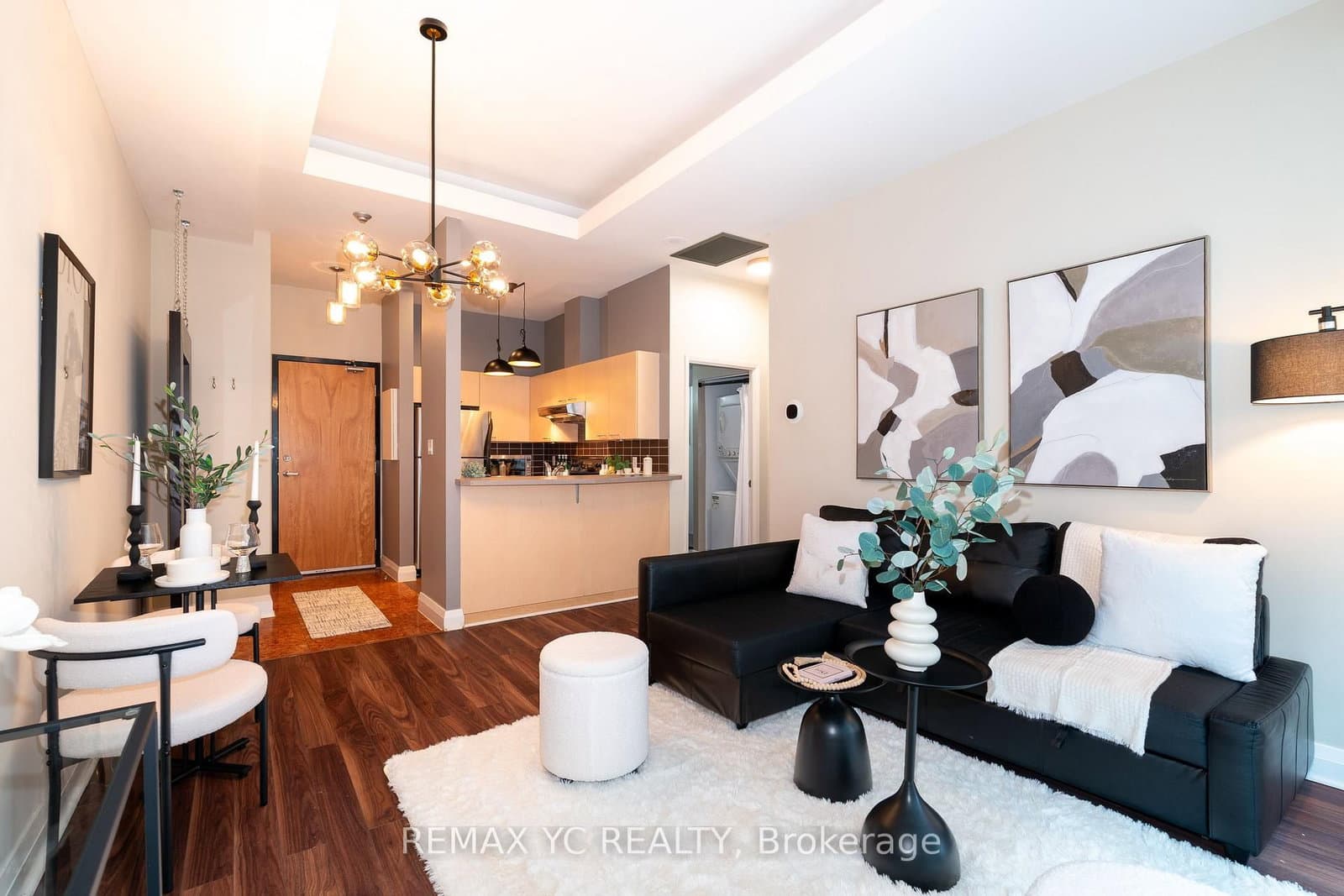 #306 - 8 Wellesley Street E