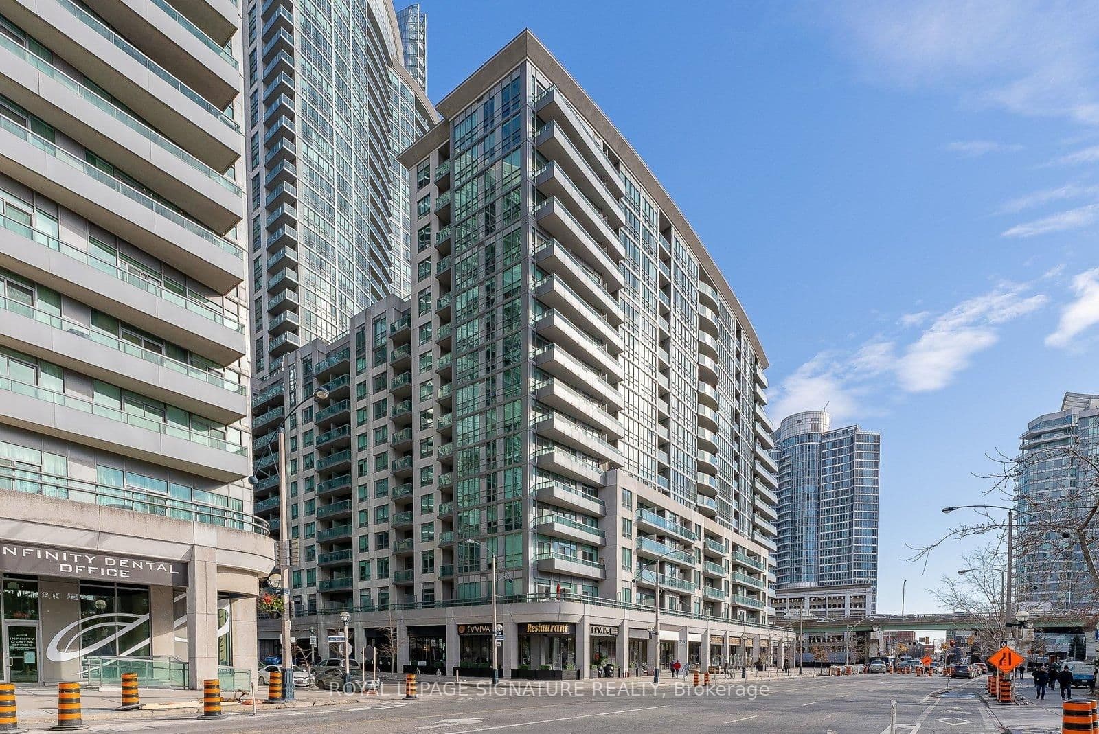 #502 - 19 Grand Trunk Crescent
