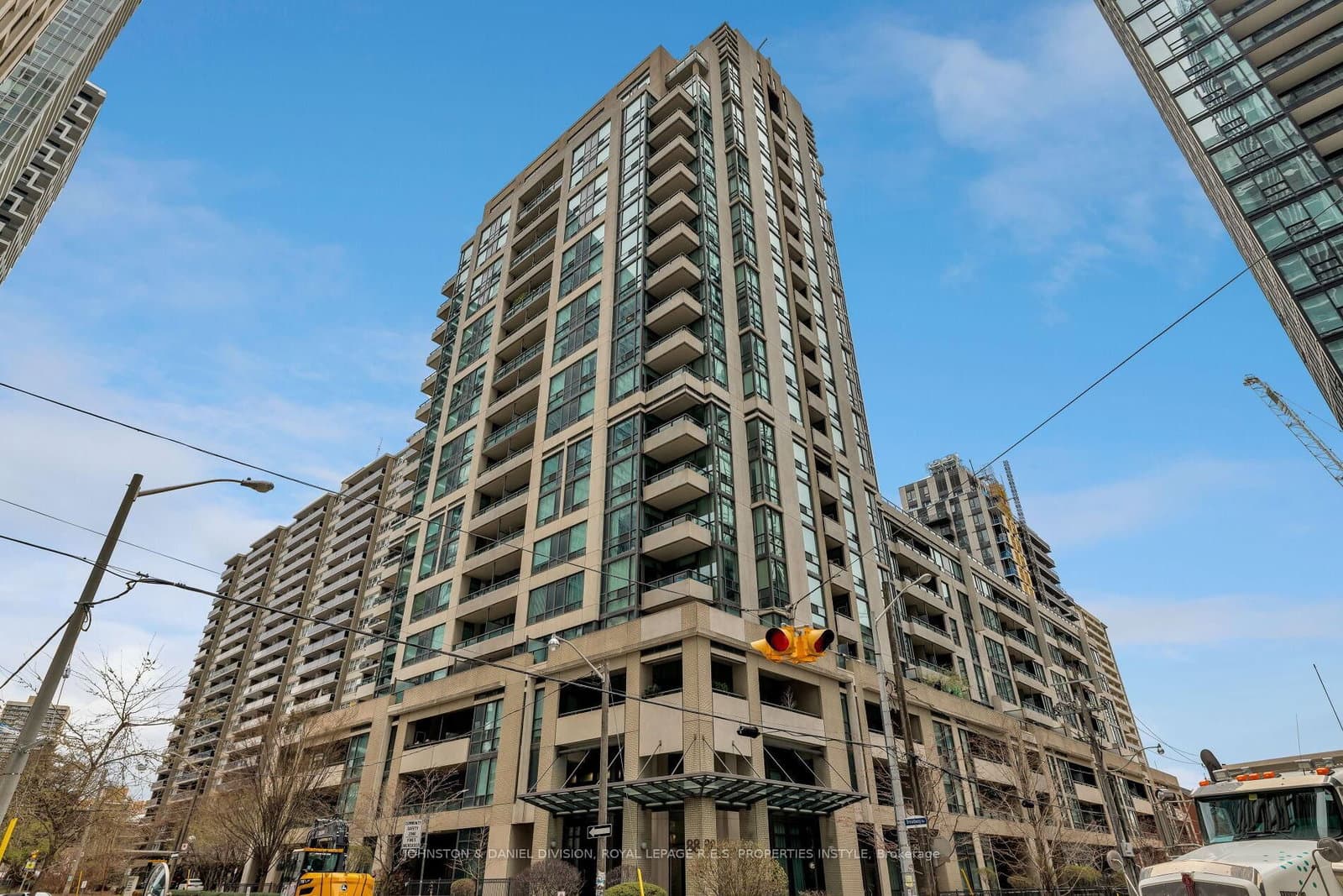 #401 - 88 Broadway Avenue