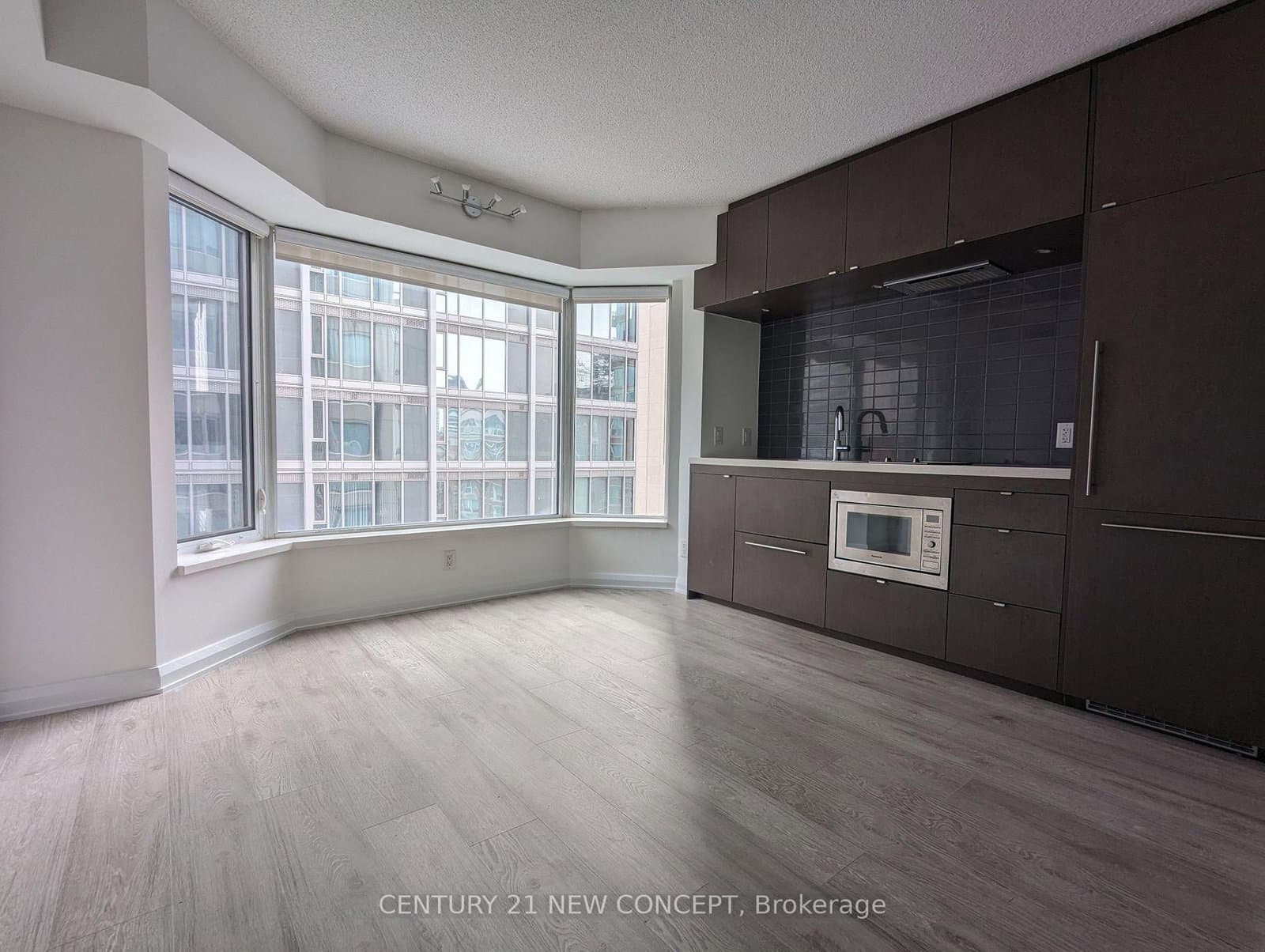 #711 - 155 Yorkville Avenue