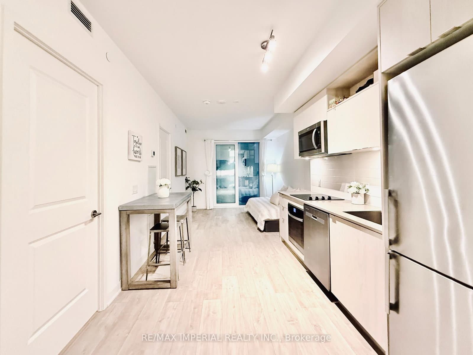 #1612 - 100 Dalhousie Street