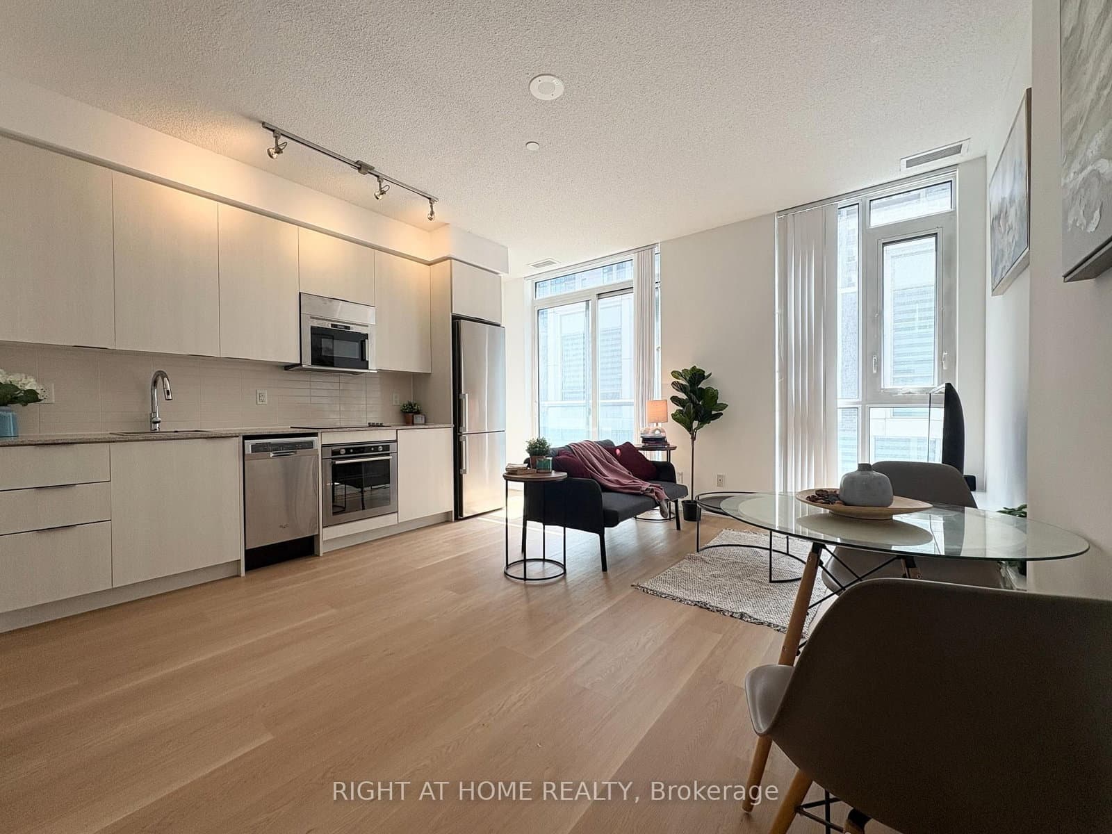 #308 - 101 Erskine Avenue