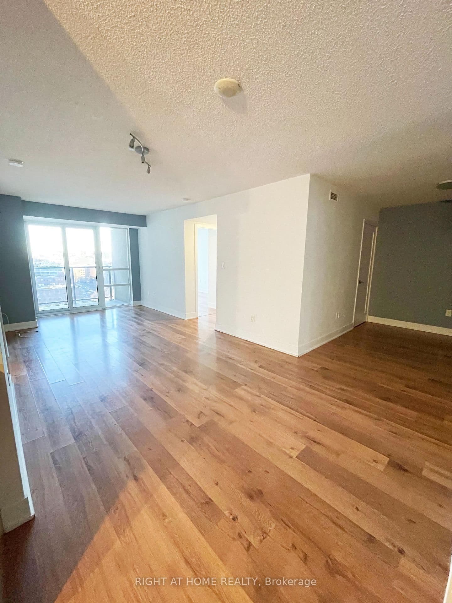 20 Blue Jays Way, Unit 1606