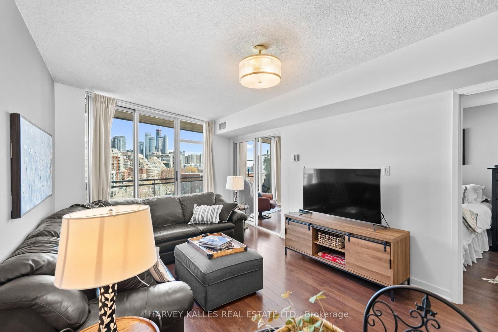 #803 - 650 Queens Quay W