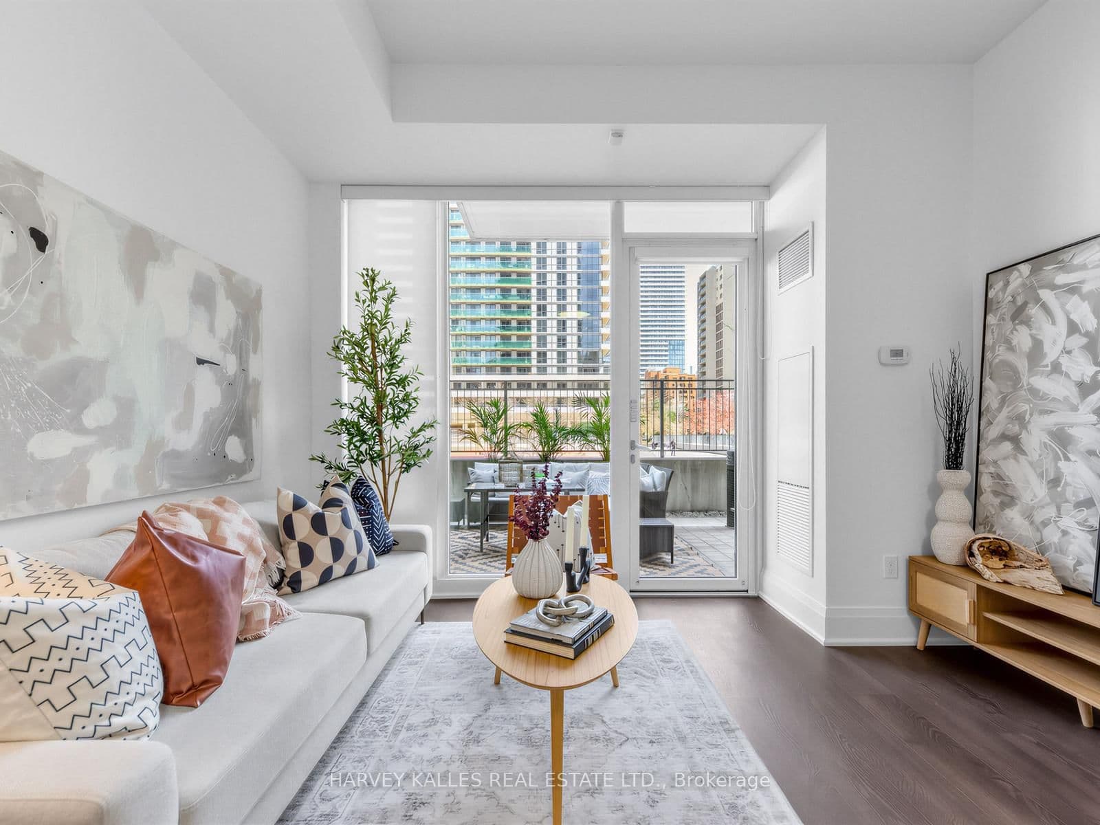 #TH 13 - 30 Roehampton Avenue