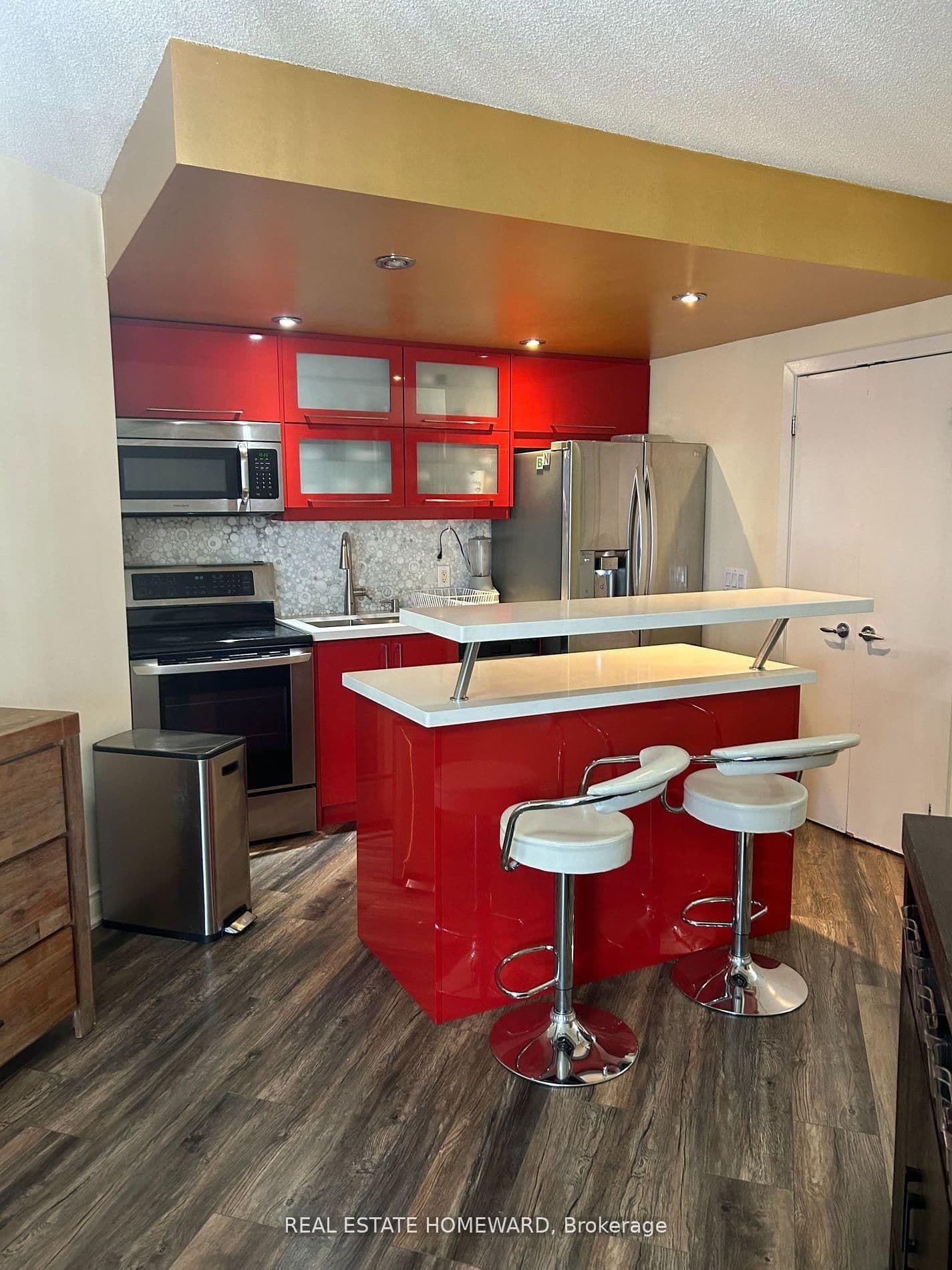#409 - 218 Queens Quay W