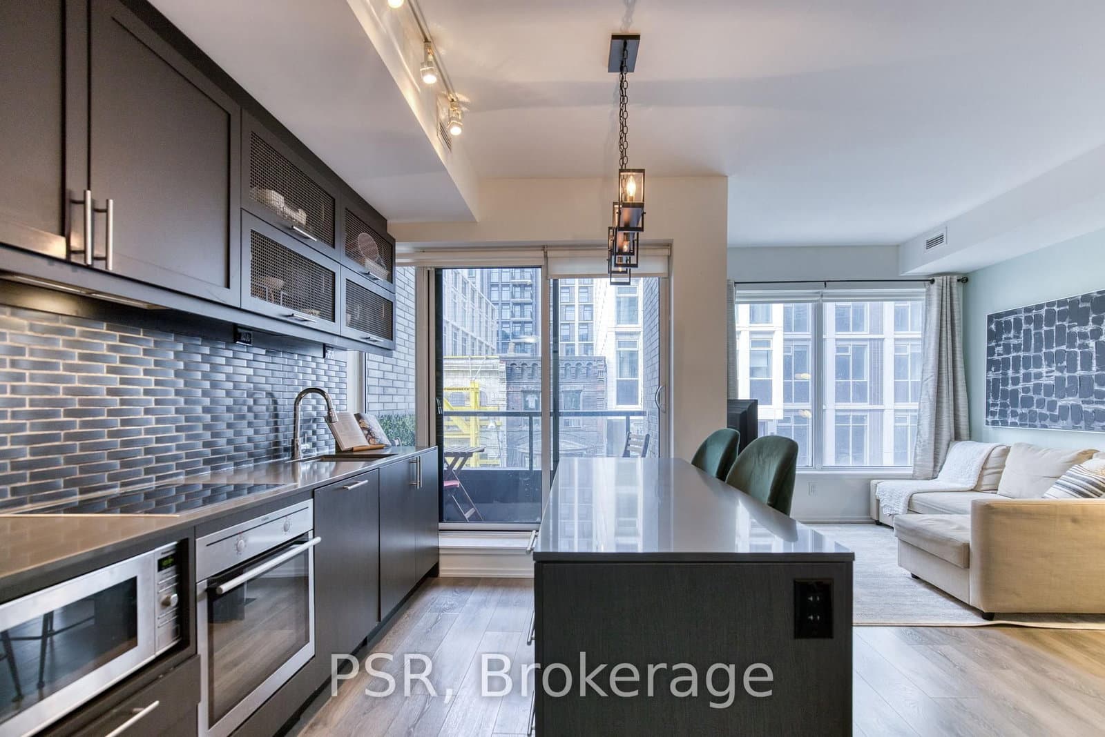 #321 - 783 Bathurst Street